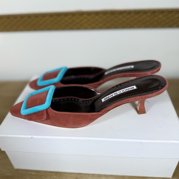 Manolo Blahnik Maysalebi Suede Buckle 
Kitten-Heel Mules 50 mm - Picture 5 of 10